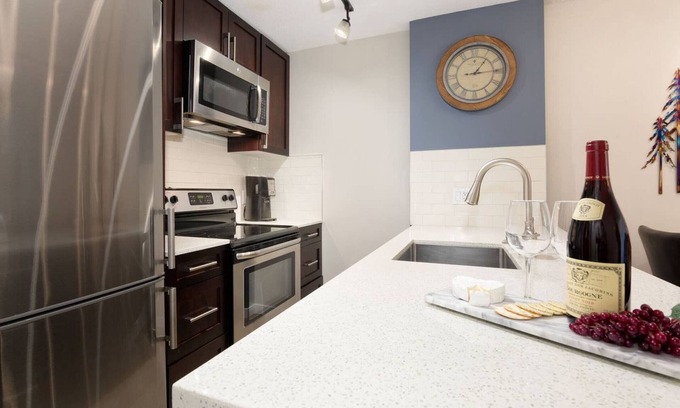 Upper Village Apartment | Luxury Ski-in/out 1Br/1Ba - 3Hot Tub's & Pool