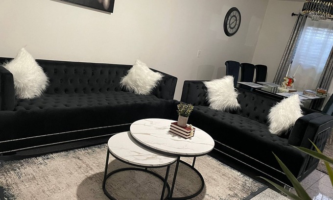 North Hollywood Villa | Luxury & Spacious 1591 Sq Feet full house grage is not on rent.