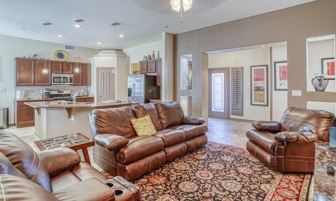 El Paso House | Luxury, spacious with class. take a break sleepin