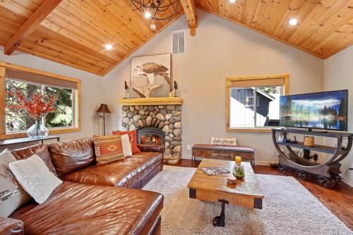 Kingswood Estates House | Luxury Tahoe Chalet Minutes to Dining