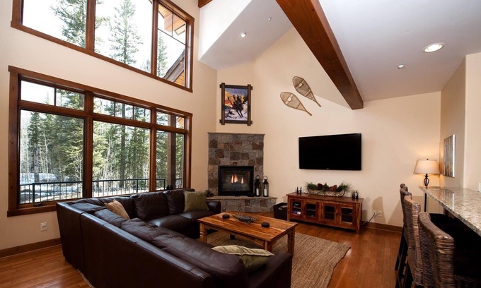 Purgatory House | Luxury Townhome - Great Views/BBQ/Shuffleboard - Heated Pool