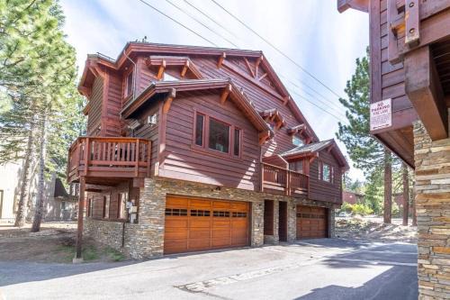 Mammoth Lakes House | Luxury Townhome, Walk to the Village, Wifi, Private Spa & Garage