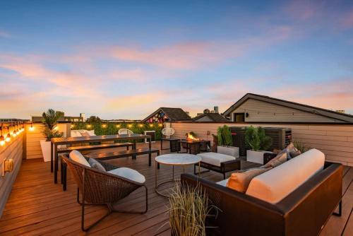 Buena Vista House | Luxury Townhouse + Rooftop Deck + 1 1 mi Downtown