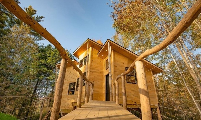 Moscow Cabin | Luxury Treehouse central Stowe/Waterbury. Borders State park. Walk to the Lake!