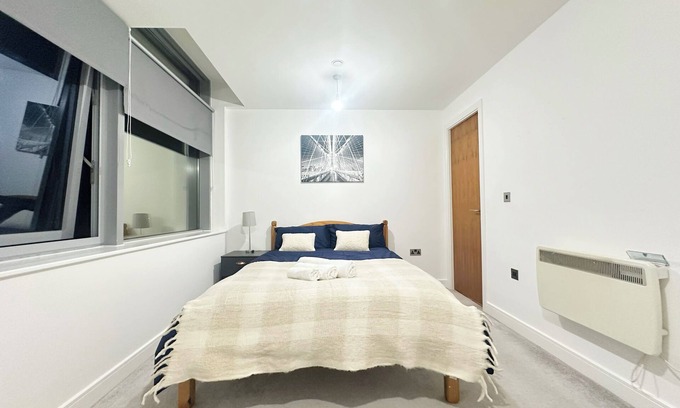 Basingstoke Apartment | Luxury Urban Retreat in Basingstoke, by Edensn