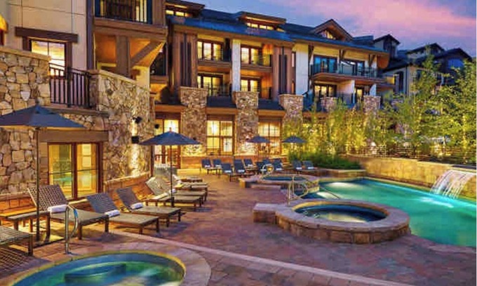Vail Resort | Luxury Vail Village 3-BR Residence - MLK & President’s Day Weeks - 2026