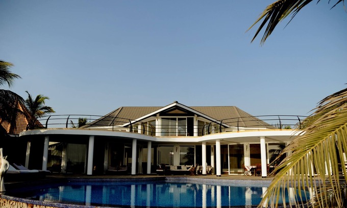 Saly Niakhniakhal Villa | luxury villa on the sea 900m2 swimming pool, billiards, staff available