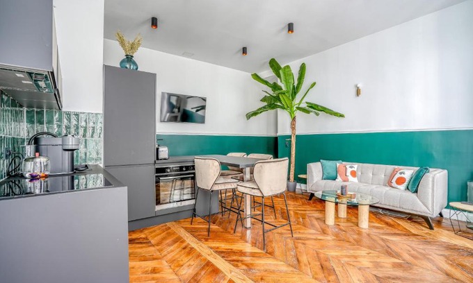 Faubourg-du-Roule Apartment | Luxury Villa Champs Elysées