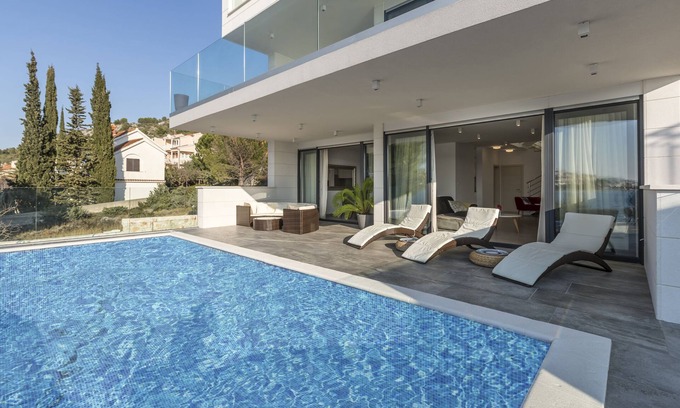Rogoznica Villa | "LUXURY VILLA Flore" first row to the sea