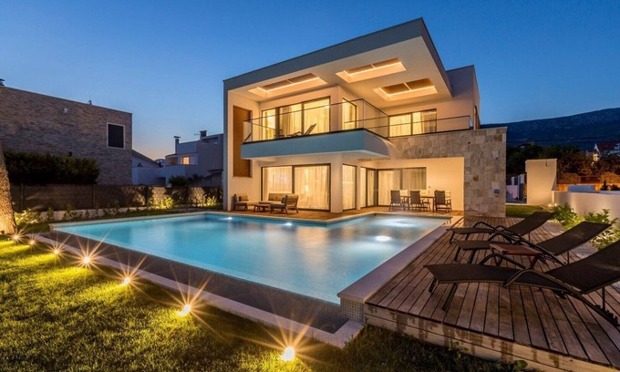 Kastela Villa | Luxury Villa Papillon Split with private infinity pool and sea view in Kastel Kambelovac - Split