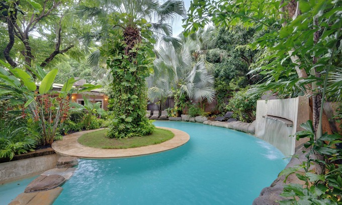 Tamarindo Villa | Luxury Villa in the Heart of Tamarindo — Walk to the Beach & Night Market