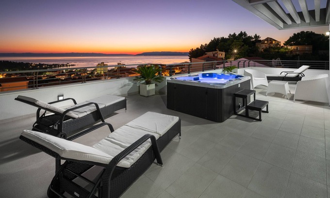 Makarska Villa | Luxury villa Palladium in the center with * heated pool, * penthouse and * whirlp.