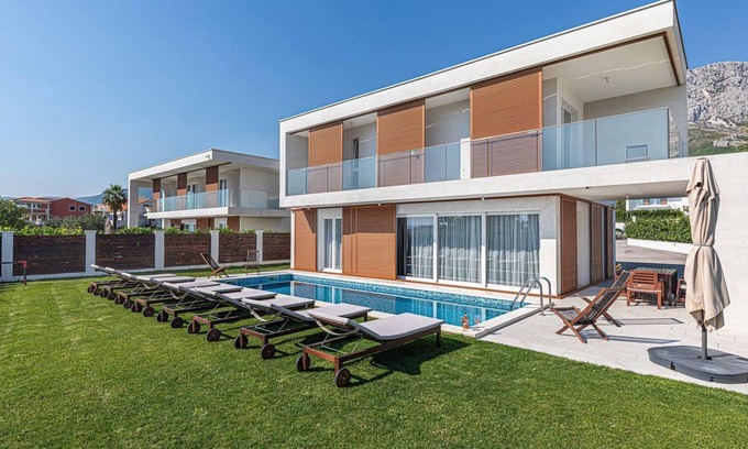 Kastel Gomilica Villa | Luxury Villa Sheley with private heated pool-Split