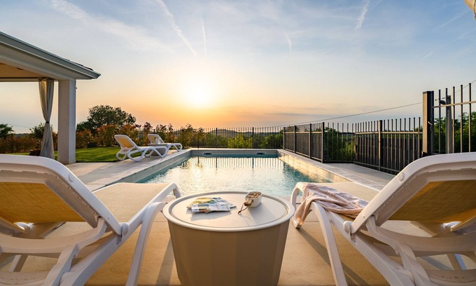 Dracevac Villa | Luxury Villa Sofia with Pool and Garage In Poreč, Istria