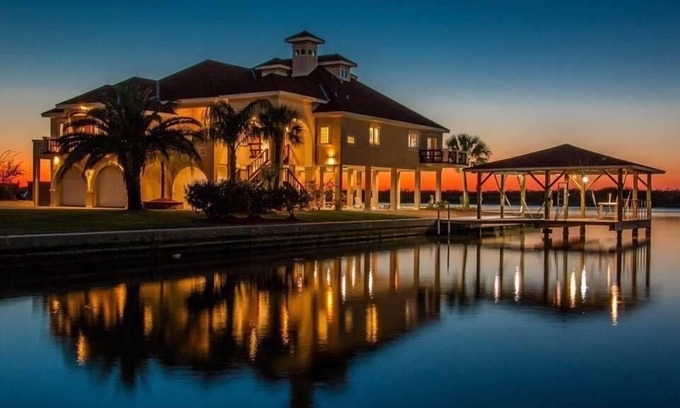 Crystal Beach Villa | Luxury Villa on Intercostal Waterway