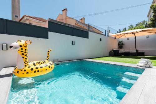 Ajuda Villa | Luxury Villa with a pool in the city - No Parties Allowed