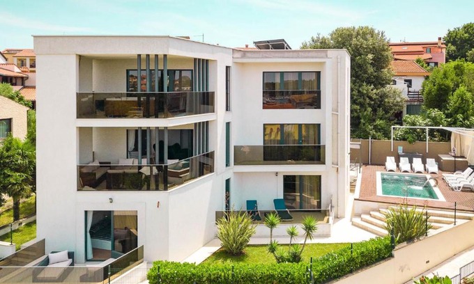 Pjescana Uvala Villa | Luxury villa with sea view, pool and jacuzzi near the beach in the town of Pula by WiiBuk