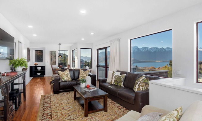 Fernhill Villa | Luxury Villa With Lake Wakatipu & Remarkables Views