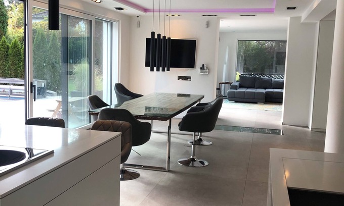 Industriebezirk Villa | Luxury Villa with Outdoor Pool - #villamuenchen#