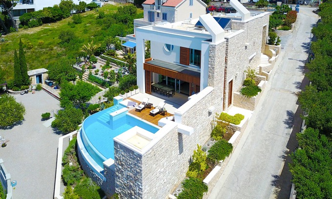 Brela Villa | Luxury villa with the infinity pool in Brela