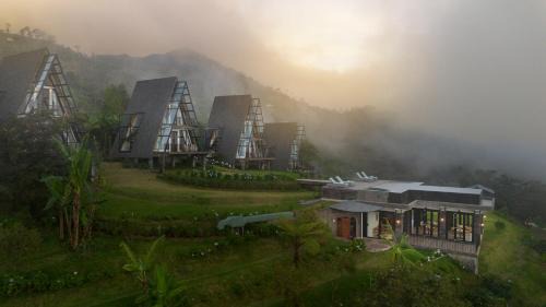 Munduk Villa | Luxury Villas in Munduk at walking distance to Tamblingan Lake