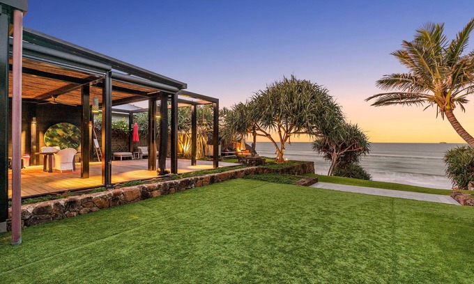 Byron Bay House | Luxury Villas Pacific House Byron Bay (Access to Beach)