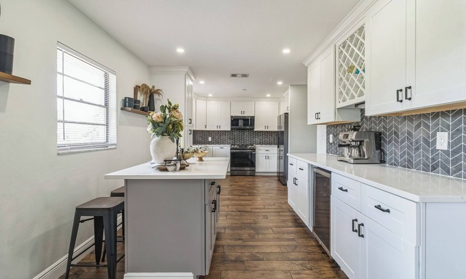 McGregor House | Luxury Waterfront Pool House – Easy Beach Access + Prime Fort Myers Location