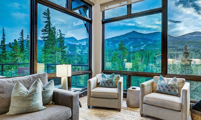 Peak 8 House | LuxuryHome Private HotTub Private Gondola Access OXYGEN System Stunning Views!