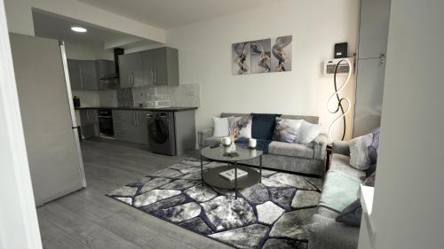 Willenhall House | LuxuryInn