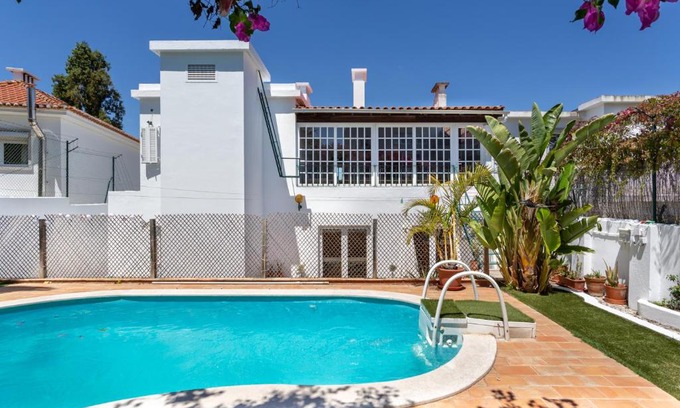Falca Villa | Lx Villa -10m to downtown,14 ppl,heatable pool and lift