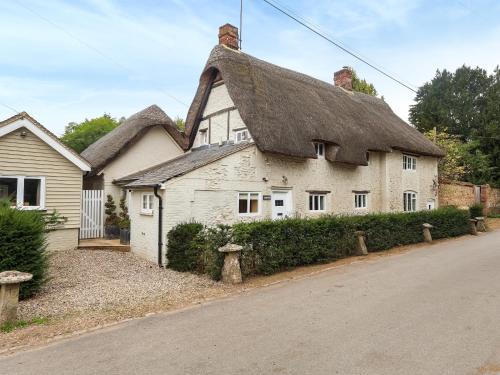 Lambourn House | Lynchets Cottage