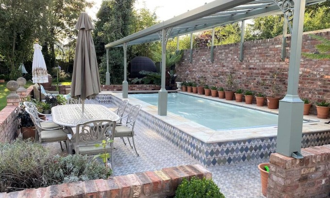 Huyton House | Lyndhurst - Victorian villa with heated pool