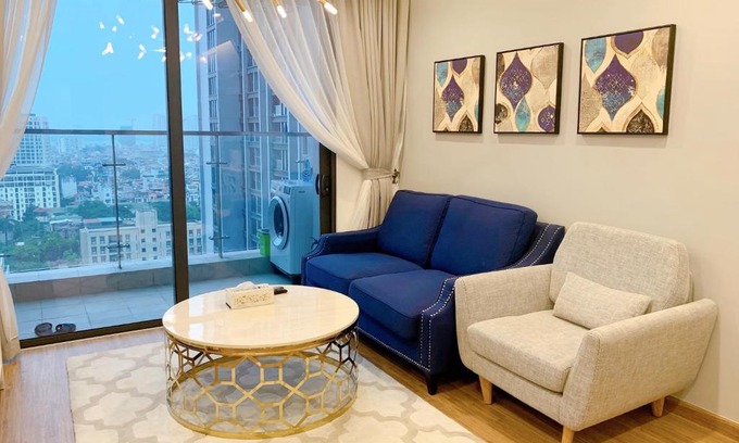 Ngoc Khanh Apartment | Lynn Housing Vinhomes Metropolis 2BR LuxuryService near Lotte