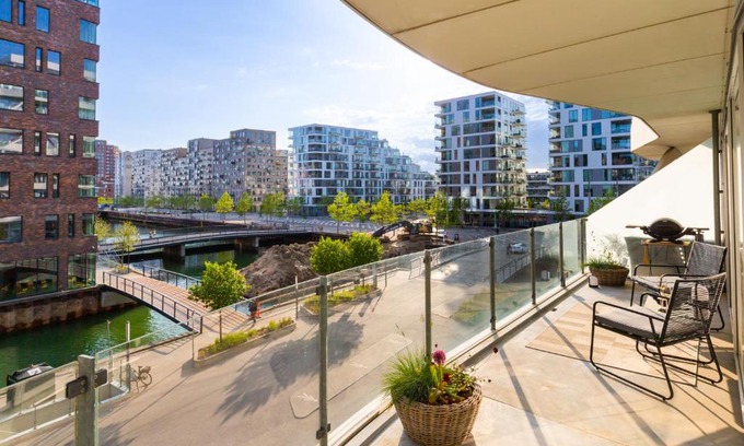 Aarhus C Apartment | Lys 3 værelses lejlighed med 26 m2 sydvendt altan