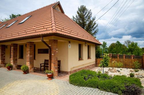 Vizsoly House | Mézes Vendégház és Apiterápiás központ