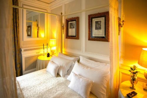 Riano Apartment | M a i s o n - H e x a g o n Neoclassical Style