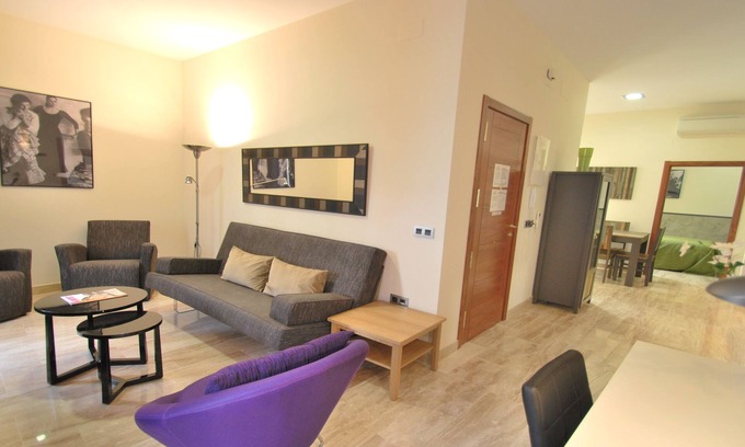 El Arenal Apartment | M4. 2 Bedrooms Apartment With Balcony/Wifi/Air Conditioning/Kitchen in Historic Center