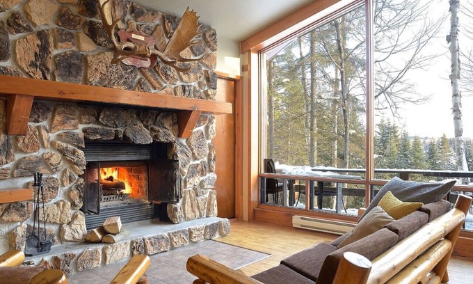 Sainte-Lucie-des-Laurentides House | Manoir des Pins - Private spa, sauna and beach access
