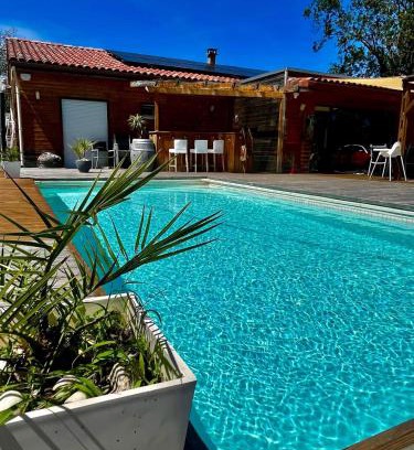 Lavelanet Villa | Ma maison en bois avec Jacuzzi