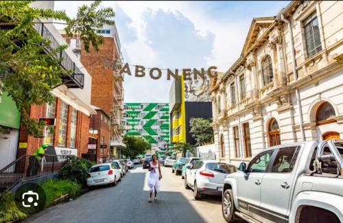 Downtown Johannesburg Apartment | Maboneng city Retreat!