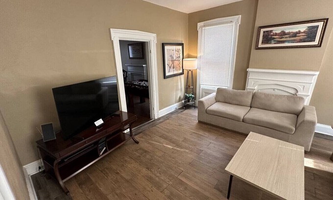 St. Charles Historic District House | Madison House 2 -Walk to Main St