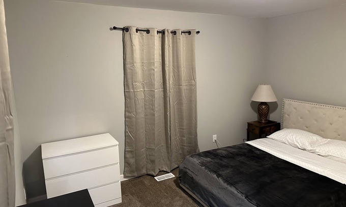 Peoria House | Madisons place, a newly remodeled duplex is 5 mins away from OSF and Carle hospn