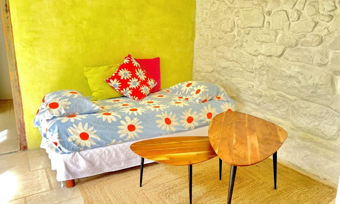 Rustrel House | Magenta - Gîte in a 5000 M2 estate at the foot of the Colorado mountains