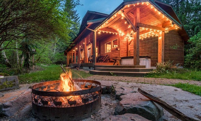 Paradise Estates Cabin | Magical Mountain Lodge - Sleeps 10! 5beds+4baths. Hot tub+Sauna+EV+BBQ