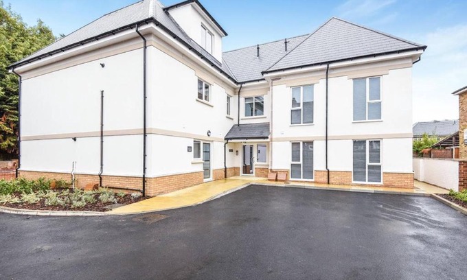 Runnymede Apartment | MAGNA HOUSE #FLAT10