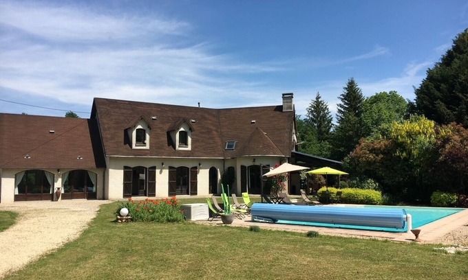 Saint-Martin-des-Champs Villa | Magnifique Villa de 14 Pers Piscine Chauffée, Jacuzzi, Sauna