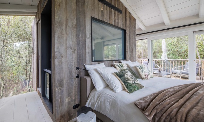Pinarellu Cabin | Magnificent independent luxury suite with all the comforts of the Treehouse type.