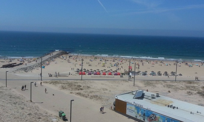 Costa de Caparica Apartment | Magnificent sea views, large apartment suitable for families, on the beach