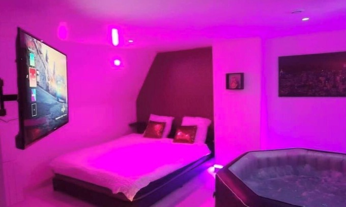 Saint-Martin-de-Valgalgues Bed & Breakfast | Magnificent suite with jacuzzi