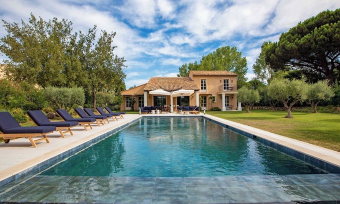 Saint-Tropez Apartment | Magnificent villa overlooking the bay of Canebiers
